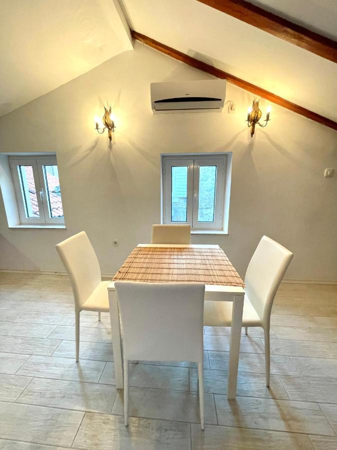 Family Two Bedroom House Old Town Apartament *